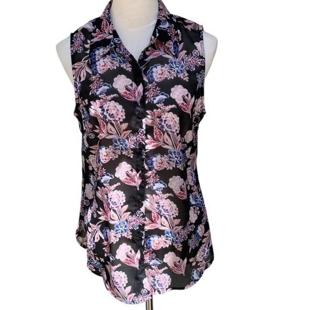 ATTENTION. Beautiful high/low black floral top, Size M. Sleeveless.